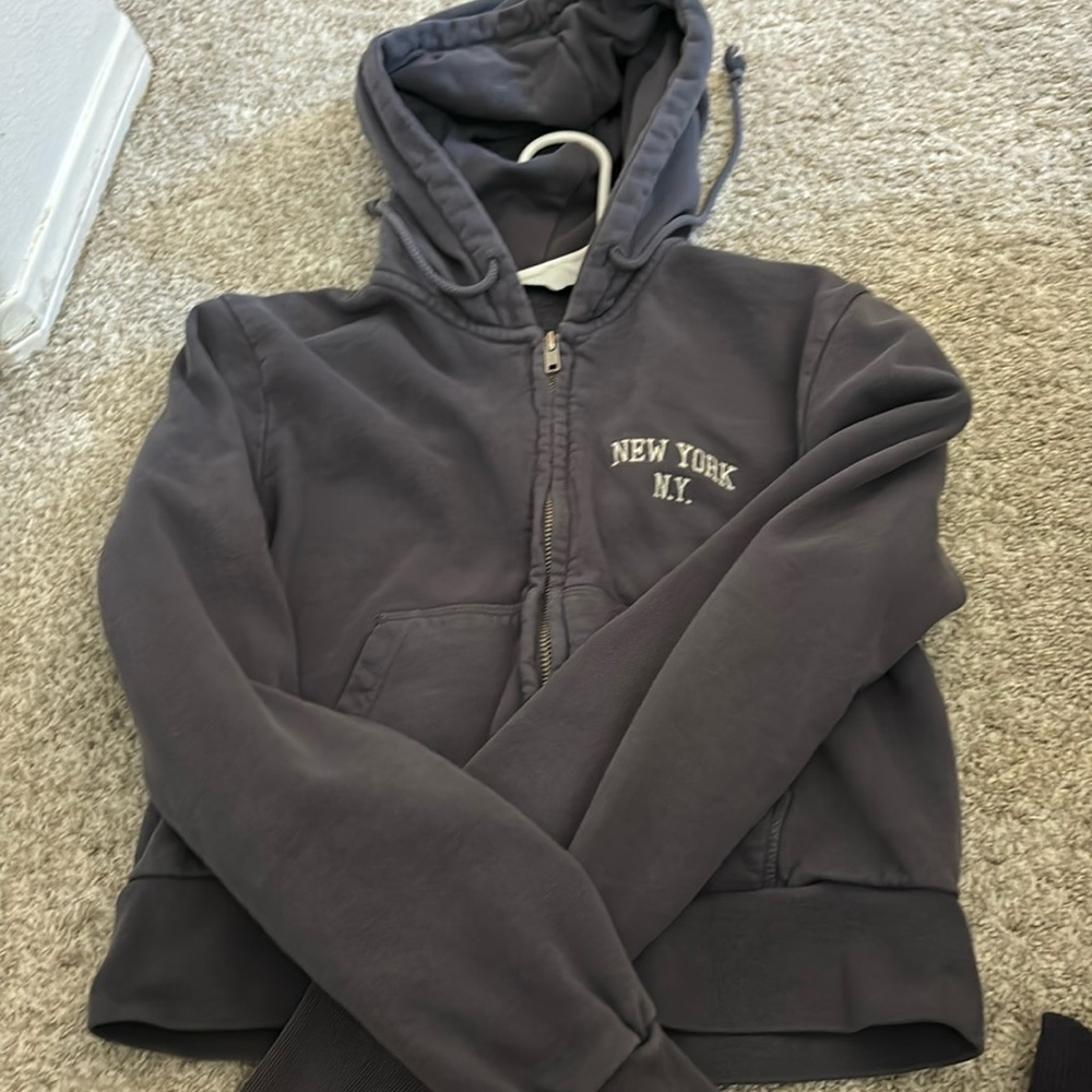 Brandy Melville zip up